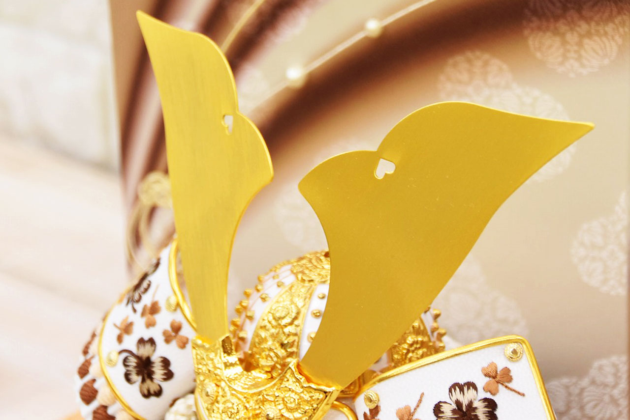 配送員設置送料無料 五月人形 兜 コンパクト おしゃれ モダン 小さな 男の子 間口36cm ５月人形 ８号 送料無料 端午の節句 人形のあいはる 限定商品 陣羽織 オルゴール 布兜 豆鯉プレゼント Fucoa Cl