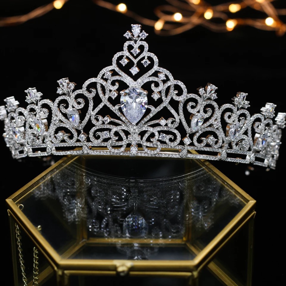 楽天市場 ジルコニア ティアラ ハート シルバー 豪華 ビジュー 可愛い ヘッドピース ヘアアクセサリー 結婚式 ウェディング ブライダル コーム 和装 髪飾り 花冠 Aile Bouquet