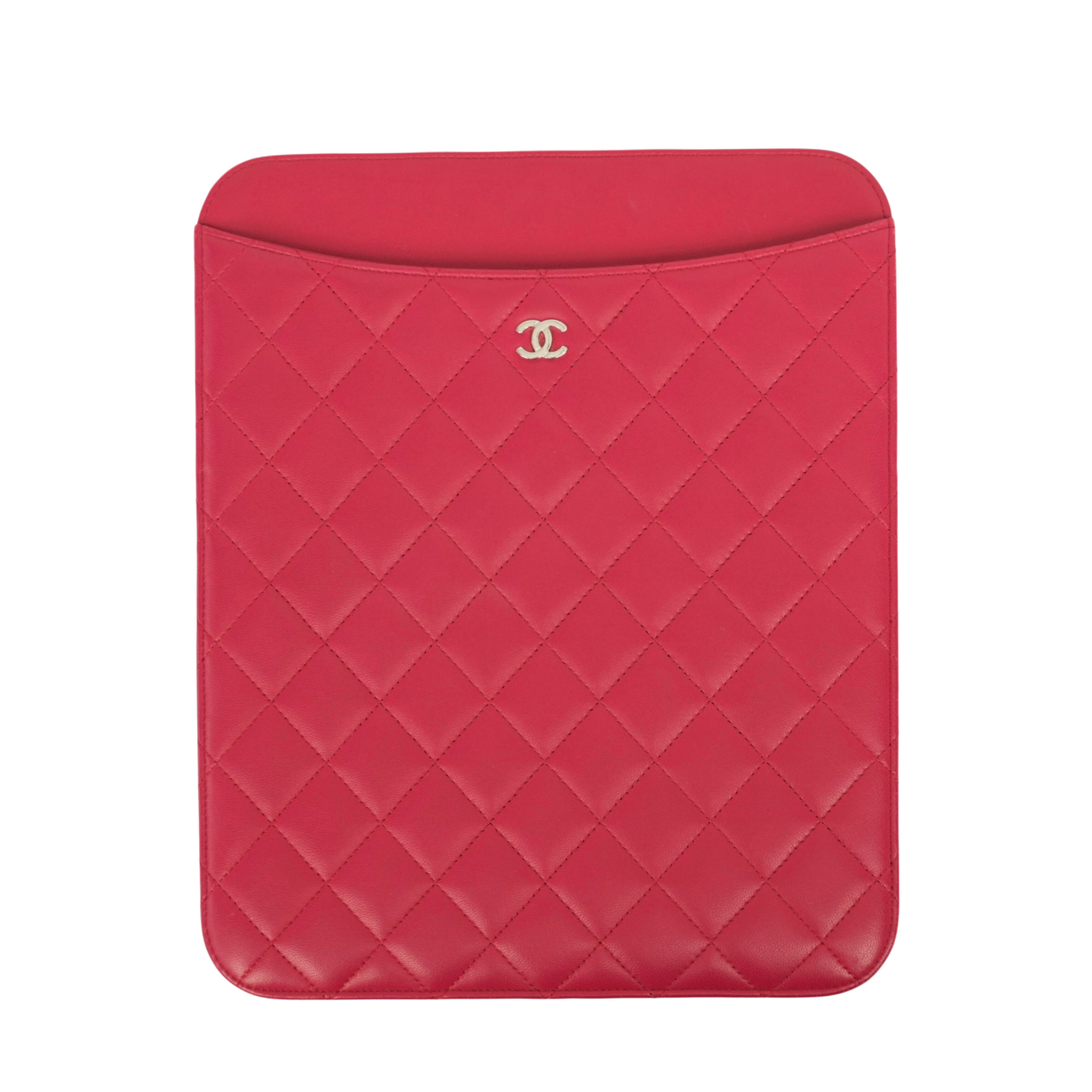【中古・VINTAGE】 CHANEL シャネル 2011 ココマーク マトラッセ ラムスキン iPadケース ピンク シルバー ラムスキン ヴィンテージ Coco Mark Matelass Lambskin iPad Case