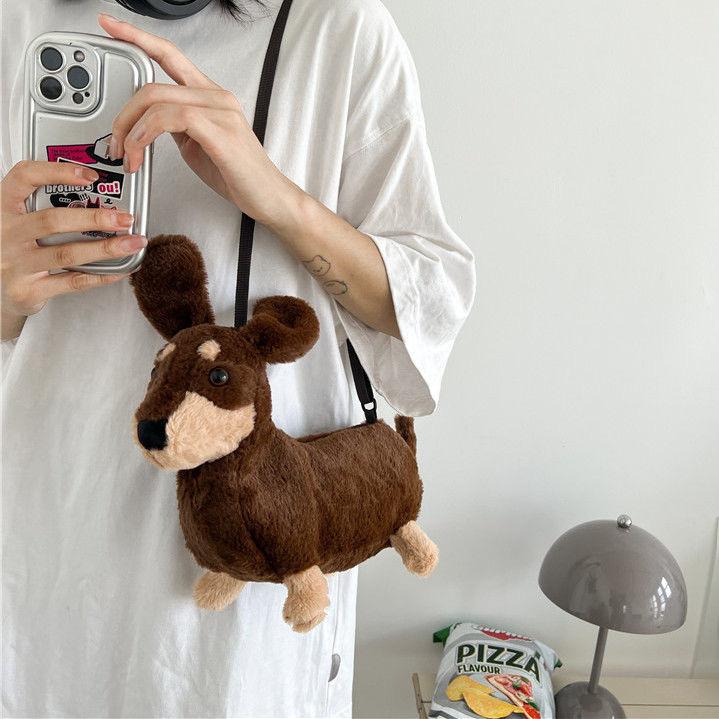ダックスフンド　ぬいぐるみ　斜め掛けバッグ Amazon.co.jp: ぬいぐるみバッグ ダックスフント 犬形