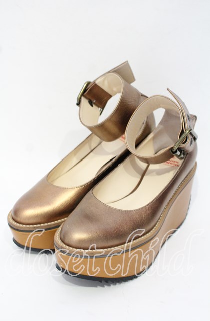 税込3980円以上買いもとめるで【貨物輸送無料】【USED】Vivienne Westwood / プラットホームベルトパンプスシューズヴィヴィアンウエストウッド ビビアン38（24糎好いかげんに） ブロンズｘ赤銅色 【中古】 O-25-10-12-060-sh-YM-ZT1116G