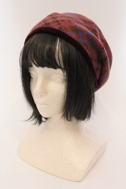 日本製ヴィヴィアンウエストウッドオーブ刺繍　ワンポイント　ベレー帽　ワインレッド Vivienne Westwood Westwood(ヴィヴィアンウエストウッド