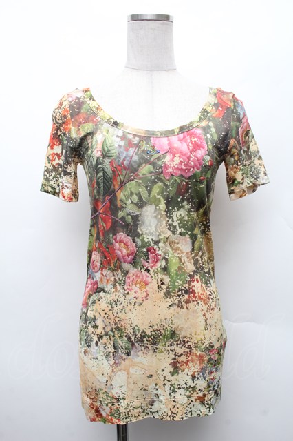 税込3980円以上買いもとめるで【貨物輸送無料】【USED】Vivienne Westwood / 総柄レーヨントップスヴィヴィアンウエストウッド ビビアンXS マルチ 【中古】 S-26-02-25-051-to-AS-ZS