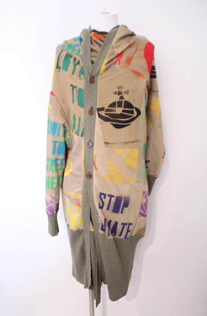 税込3980円以上購入で【送料無料】【USED】Vivienne Westwood MAN / マニュフェストプリントロングカーディガンヴィヴィアンウエストウッド ビビアン46 ベージュ 【中古】 O-26-02-15-003-jc-YM-ZH｜closetchild 23,860円