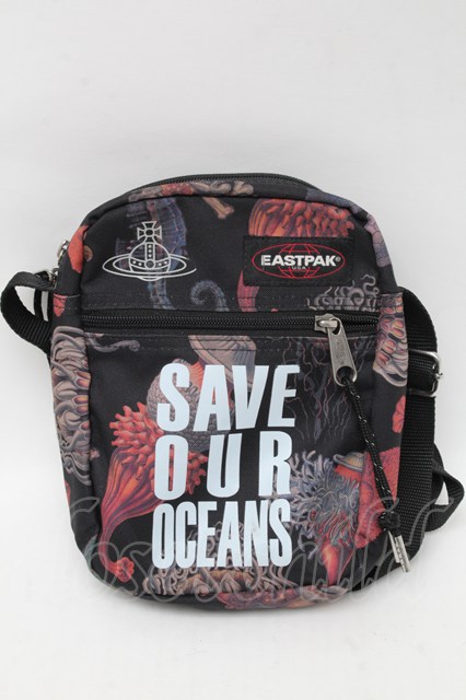 税込3980円以上買いもとめるで【貨物輸送無料】【USED】Vivienne Westwood / ｘ EASTPAK save our oceansショルダーポーチヴィヴィアンウエストウッド ビビアン 黒 【中古】 S-25-04-16-032-ba-AS-ZS