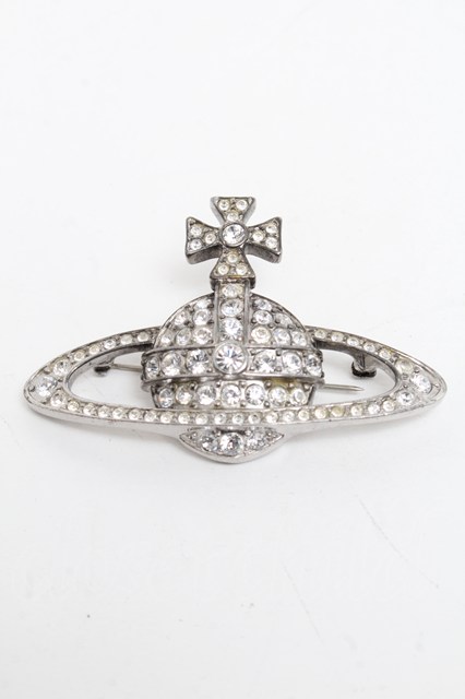 税込3980円以上購入で【送料無料】【USED】Vivienne Westwood / バスレリーフブローチヴィヴィアンウエストウッド ビビアン シルバー 【中古】 S-25-04-16-014-gd-AS-ZS