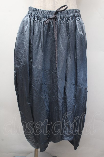 税込3980円以上購入で【送料無料】【USED】Vivienne Westwood / アセテートサテンアシンメトリーイージーコクーンスカートヴィヴィアンウエストウッド ビビアン ブルー 【中古】 S-26-03-22-039-sk-AS-ZS｜closetchild