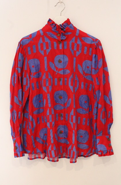 税込3980円以上購入で【送料無料】【USED】Vivienne Westwood / AUSTRIAN FLOWER ギャザーフリルシャツ（オーストリアンフラワー）ヴィヴィアンウエストウッド ビビアン00 レッドｘブルー 【中古】 O-26-05-10-016-bl-YM-OS｜closetchild 14,970円
