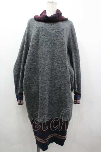 税込3980円以上買いもとめるで【貨物輸送無料】【USED】Vivienne Westwood / 縞模様襟単色オーブ刺しゅうニットワンピースヴィヴィアンウエストウッド ビビアン2  【中古】 I-26-03-29-050-op-固定ディスク-ZI