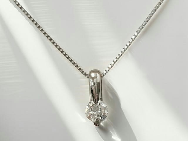 ０．２１５ct　Ｈ　ＳＩ２　ＧＯＯＤ　ＰＴ製　ダイヤモンド　ペンダント
