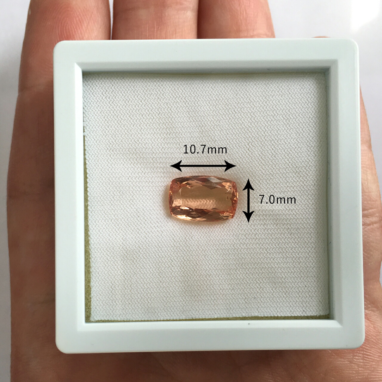 訳あり】 クッションカット スクエアカット 3.502ct 黄玉 インペリアル 訳あり】 クッションカット スクエアカット 3.502ct 黄玉 インペリアル
