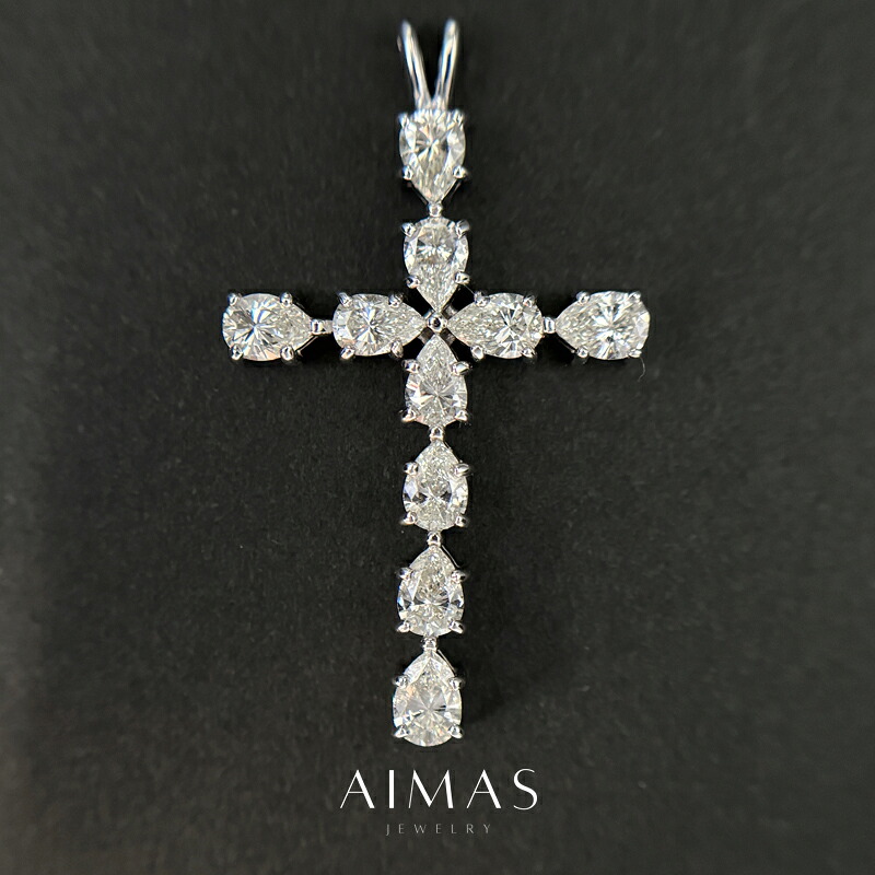 ダイヤモンド 1.55ct ペンダントトップ K18WG 18金 ホワイトゴールド ダイヤペントップ ペアシェイプ クロスモチーフ メンズジュエリー 十字架 男女兼用 ユニセックス ギフト プレゼント 4月誕生石 金剛石 【新品】【ジュエリー】【送料無料】RBR.R｜アイマス 246,500円