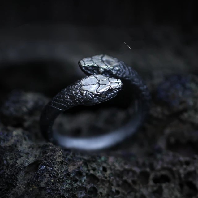 SALE／80%OFF】 ブラック 蛇 指輪 黒