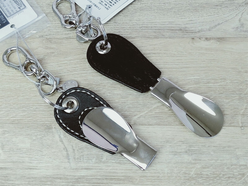 海豹 靴ベラキーホルダー 持ちはこび用 折りたたみ パウダーコンパクト 自然的 黒染 着飾る 御手々御手伝いさん 日本製 貨物輸送無料
