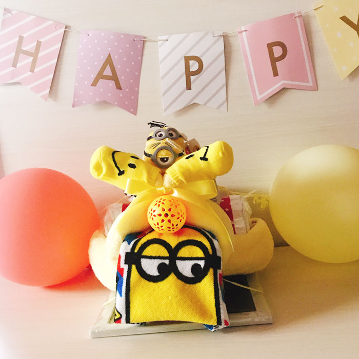 レビューで送料無料 おむつバイク 男の子 女の子 オムツバイク おむつケーキ ミニオン 出産祝い おむつ33枚 イニシャルタグ付き 初回限定 Atalhosemdermatologia Com Br