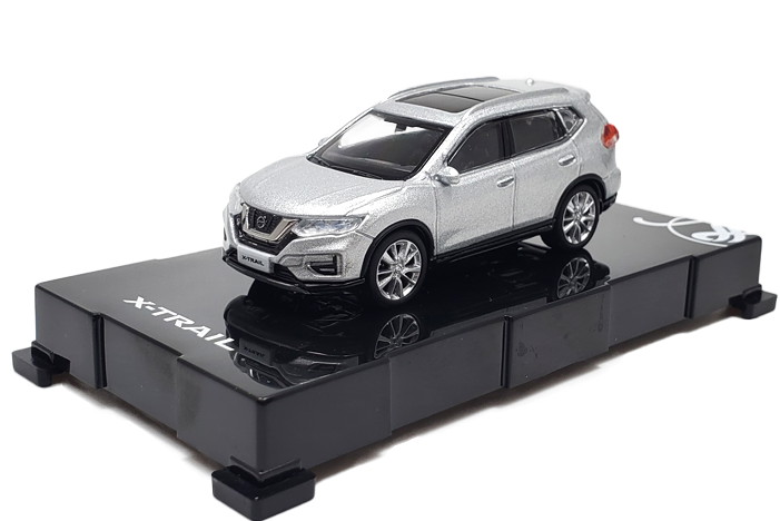 楽天市場】日産特注 1/43 日産 エクストレイル 2023 ホワイト Nissan X-TRAIL Brilliant White Pearl /Super  Black : Reowide モデルカー カタログ SHOP