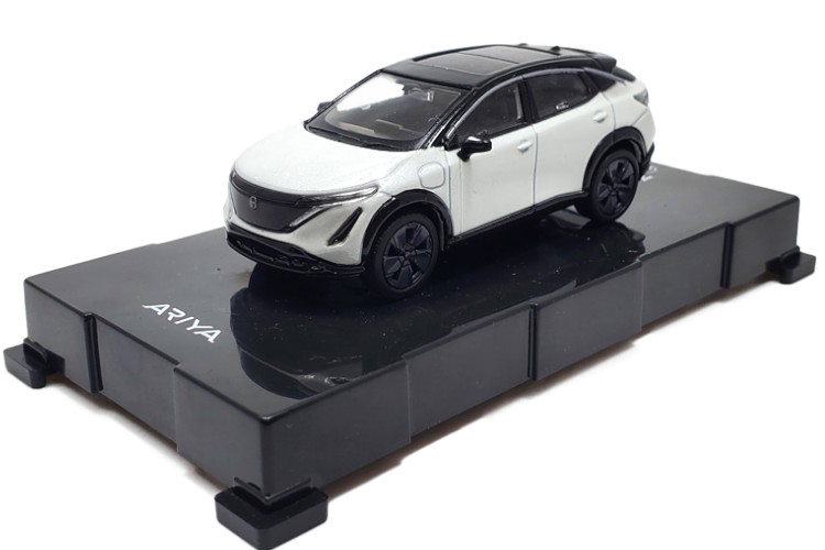 ARIYA アリア 1/18 モデル ミニカー ホワイト Paudi 1/18 Diecast Model Car for Collection Minicar Nissan