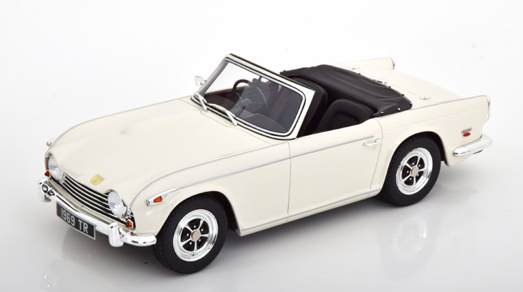 ミニチャンプス 1/18 トライアンフ TR6 1969 Minichamps 1:18 Triumph TR6 Roadster LHD year 1969 white