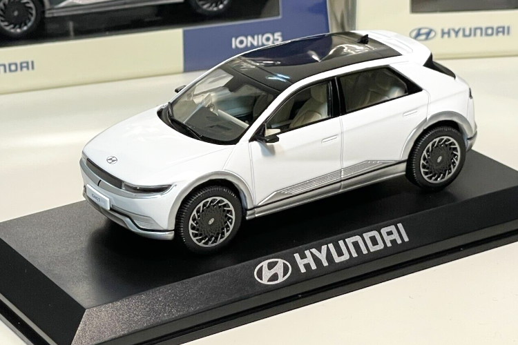 【新品】ヒュンダイ ヒョンデ 1:43 アイオニック5 ホワイト ミニカー 楽天市場】ヒュンダイ ヒョンデ 1:43 アイオニック5 ダイ