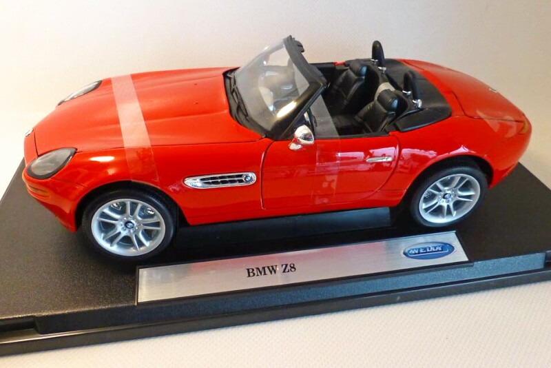 ウィリー 1/18 BMW Z8 レッドWELLY 1:18 BMW Z8 red｜Reowide モデルカー カタログ SHOP 23,944円