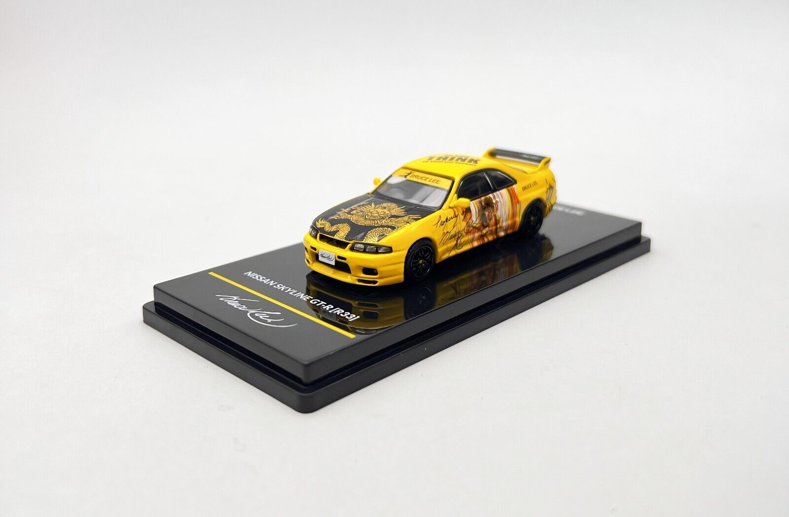 INNO64 1/64 日産 スカイライン GTR-R33 ブルース・リー イエロー INNO64 1:64 Nissan Skyline GTR-R33 BRUCE LEE Yellow