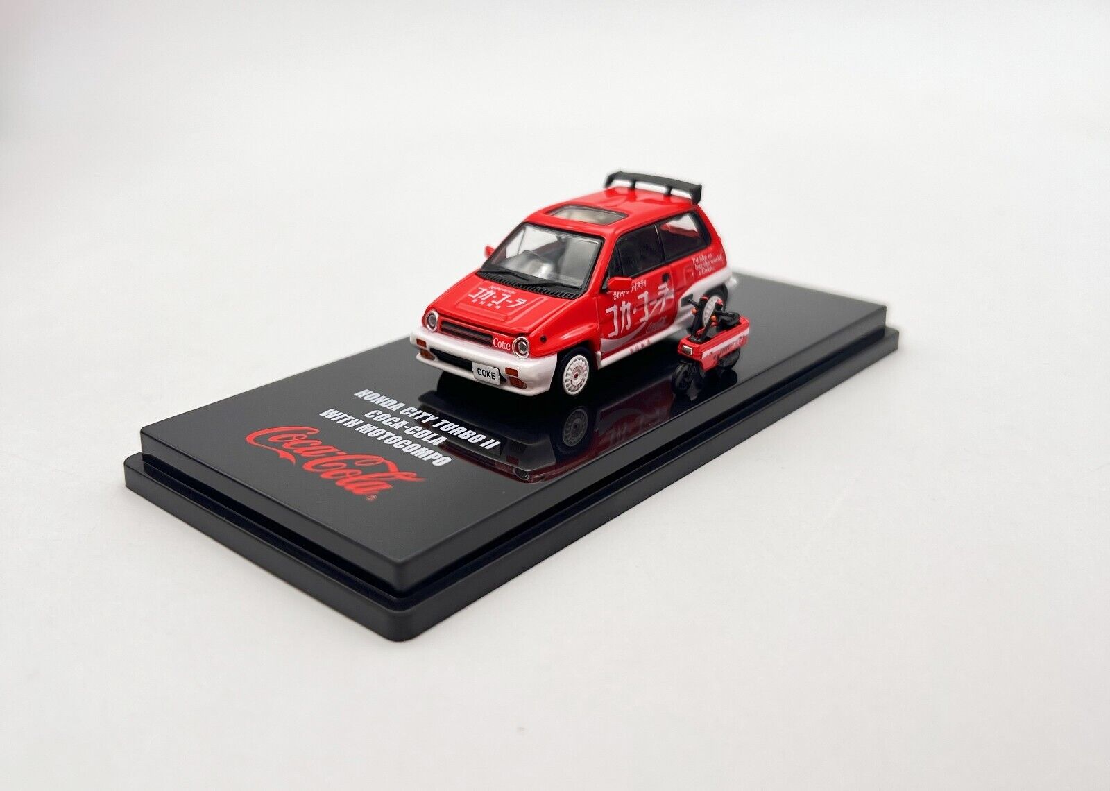 INNO64 1/64 ホンダ シティ ターボ 2 コカ・コーラ モトコンポ付き添い人INNO64 1:64 Honda City Turbo II Coca-Cola With Motocompo ミニカー・トイカー-乗り物のおもちゃ