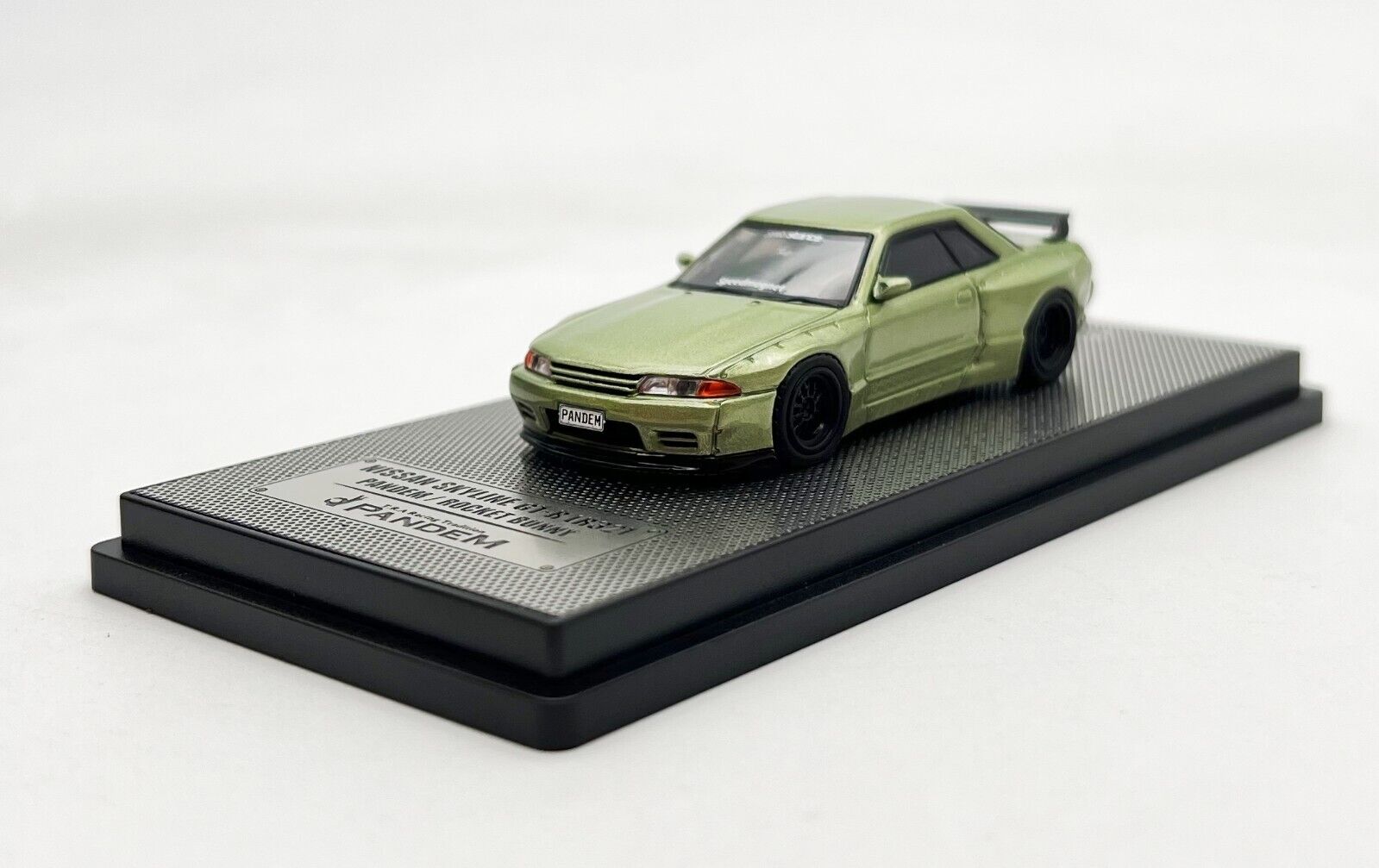 Amazon | MINI GT 松田次生バージョン GT-R (R32) フィギュア
