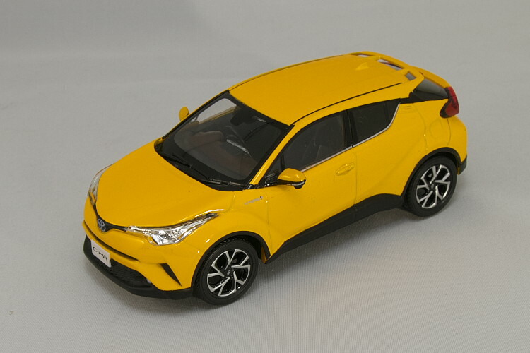 最終値下げ❗ トヨタC-HR エアロカスタム仕様 1/43ミニカー ホワイト m13353360137_1.jpg?1742089834