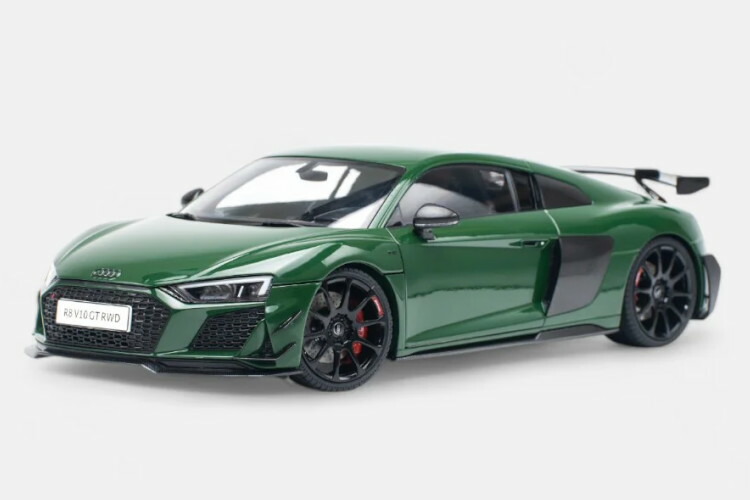 京商1/18 アウディAudi R8 V10 プラスクーペ　カモフラグリーン 京商1/18 アウディAudi R8 V10 プラスクーペ カモフラグリーン 1