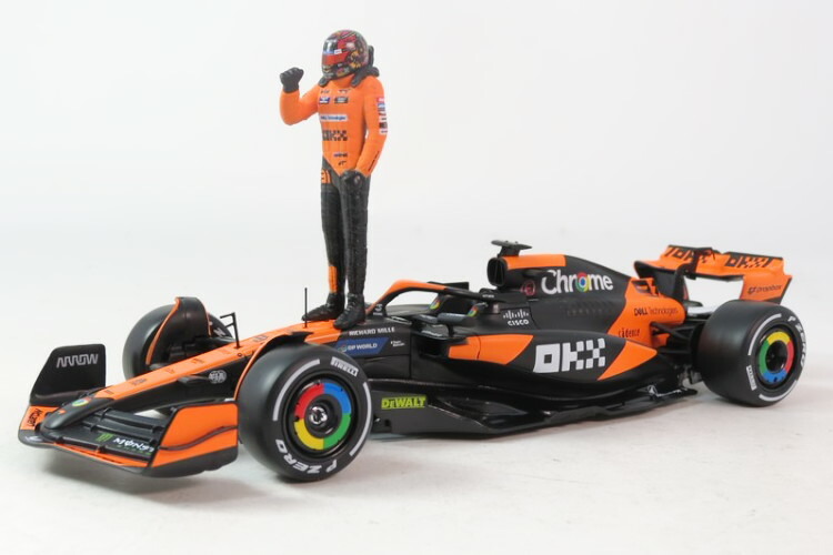 ブラーゴ 1/24 マクラーレン MCL38 #81 フォーミュラ1 マイアミ グランプリ 2024 オスカー ピアストリ フィギュア付き Burago 1:24 Mclaren MCL38 #81 GP F1 Miami 2024 O.Piastri with figure