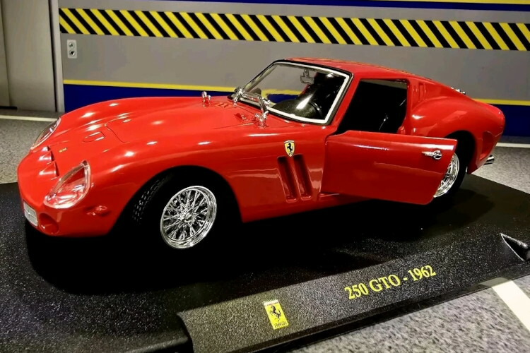 1/24 フェラーリ 330 P4 #23 デイトナ1967優勝車 ブラーゴ製 1/24 フェラーリ 330 P4 #23 デイトナ1967優勝車 ブラーゴ製