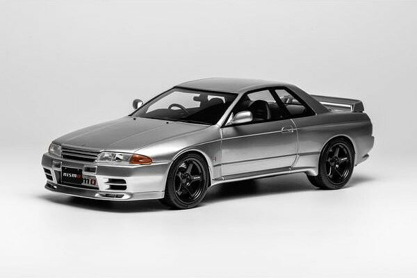 モーターヘリックス 1/18 ニッサン スカイライン GT-R R32 クーペ カスタマイズドバージョン 1989 シルバー 99台限定 Motorhelix 1:18 NISSAN SKYLINE GT-R (R32) COUPE CUSTOMIZED VERSION 1989 SILVER LIMITED 99 pcs