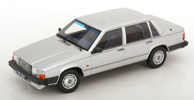 トリプル9 1/18 ボルボ 760 1985 シルバー Triple 9 1:18 Volvo 760 1985 silver