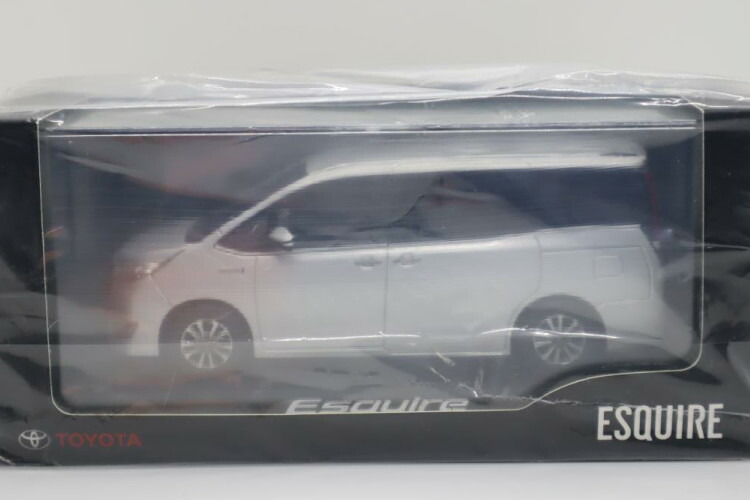 トヨタ特注 1/30 新型エスクァイア 後期型 1F7 シルバーメタリック 非売品TOYOTA 1:30 New Esquire Late Esquire 1F7 Silver Metallic ミニカー・トイカー-おもちゃ-車