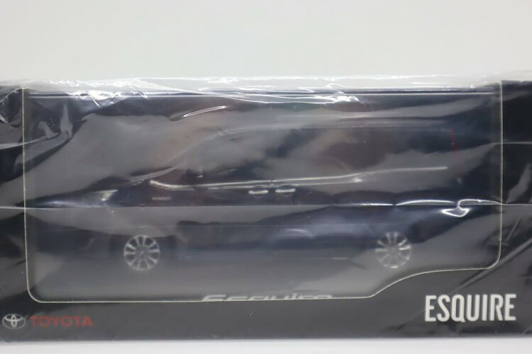 トヨタ特注 1/30 新型エスクァイア 220 スパークリングブラックパールクリスタルシャイン 非売品TOYOTA 1:30 NEW Esquire 220 Sparkling Black Pearl Crystal Shine 乗り物のおもちゃ-車