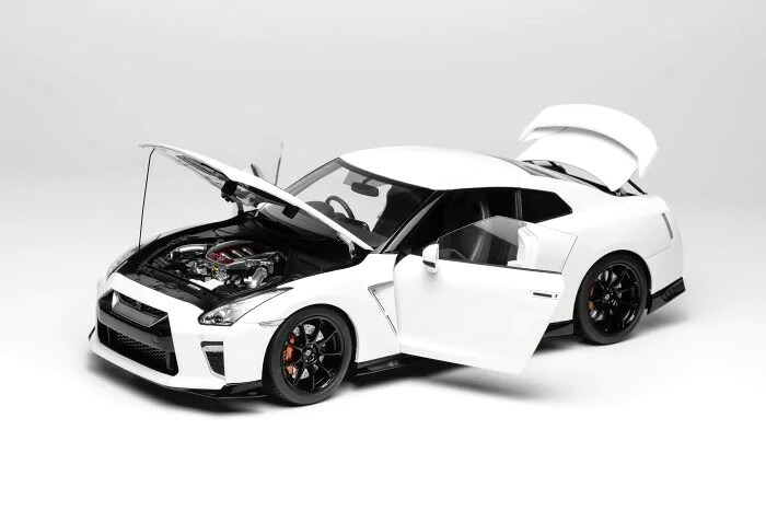 モーターヘリックス 1/18 日産 GT-R R35 トラック エディション ニスモ 2020 ブリリアント ホワイト パール 開閉 MOTORHELIX 1:18 Nissan GT R GT-R R35 Track Edition Engineered By NISMO 2020 Brilliant White Pearl