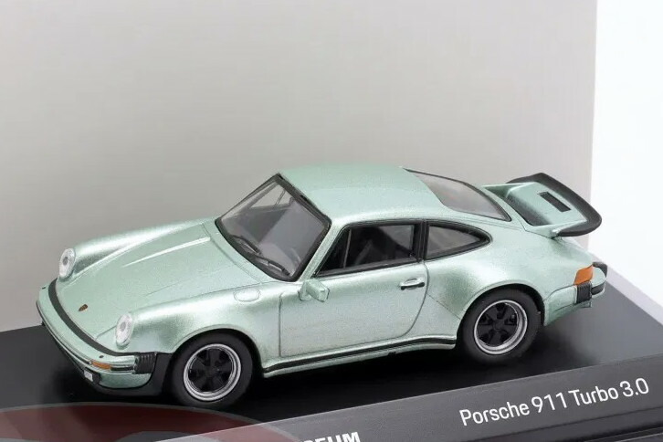Welly 1/43 ポルシェ 911 ターボ 3.0 1975-1977 シルバーグリーン ブラック タイヤWelly 1:43 Porsche 911 Turbo 3.0 Year 1975-1977 silver green black Tires