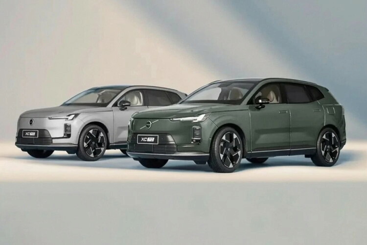 VOLVO特注 1/18 XC70 緑であること 開閉 ※しろがね色は標本すがた絵です。Volvo 1:18 Volvo XC70 Green