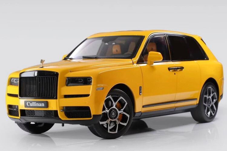 ロールスロイス特注 1/18 ロールスロイス 苛性カリナン 黄色 開閉Rolls-Royce 1:18 Rolls-Royce Cullinan  yellow