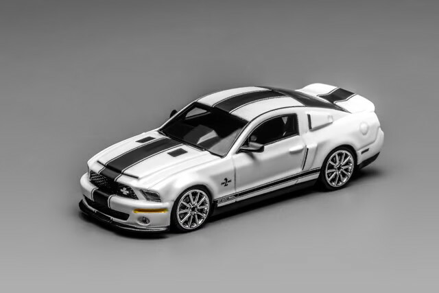 モーターヘリックス 1/64 ジェラルド・r・フォード マスタング シェルビー GT500 Super Snake 2007 白いことMotorhelix 1:64 Ford Mustang Shelby GT500 Super Snake 2007