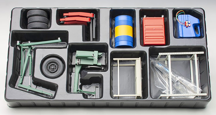 オート美術 1/18 Sonstiges ガレージキットアクセサリーセットAUTOart 1:18 Sonstiges Werkstatt-Zubeh・・r Set 2