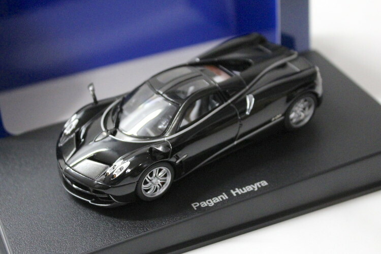 オートアート 1/43 パガーニ ウアイラ 2011 ブラック/ホワイト ストライプ AUTOart 1:43 Pagani Huayra 2011 black/white stripes