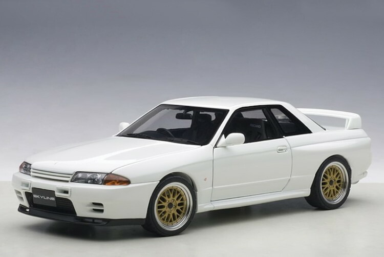 オートアート 1/18 ニッサン スカイライン GT-R(R32) Amazon | オートアート1/18 ニッサン スカイライン GT-R(R32