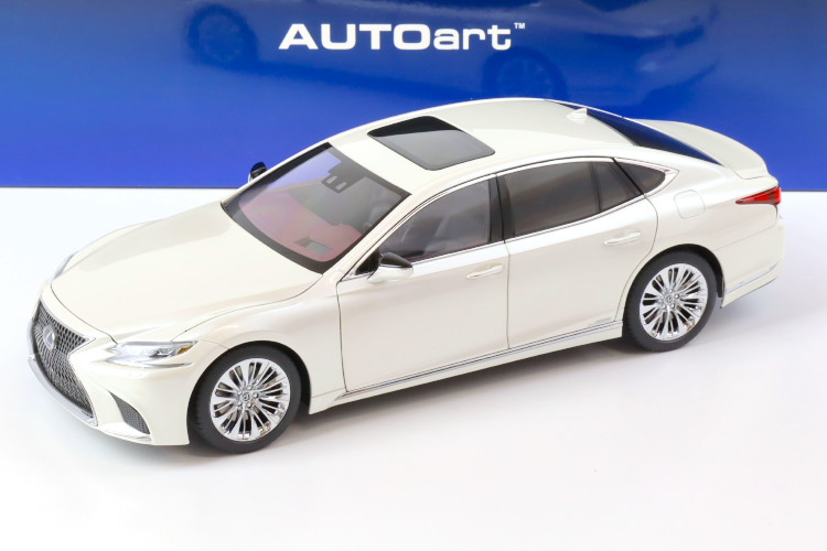 1/18 AUTOart Signature Lexus LS LS600HL (Pearl White) Car Model