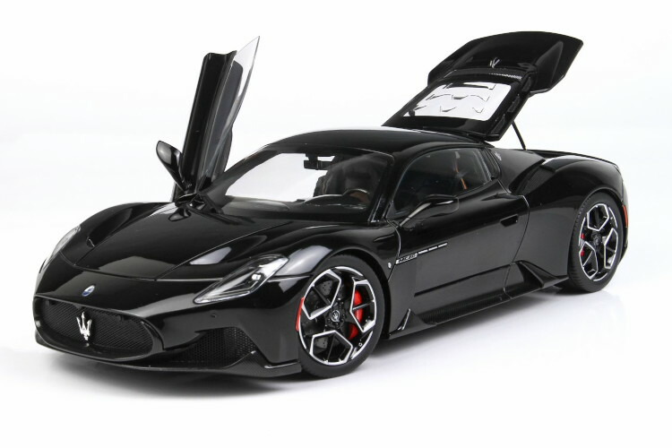 【美品】マセラティ レヴァンテ モデルカー ブラック 1/18 BBR製 美品】マセラティ レヴァンテ モデルカー ブラック 1/18 BBR製