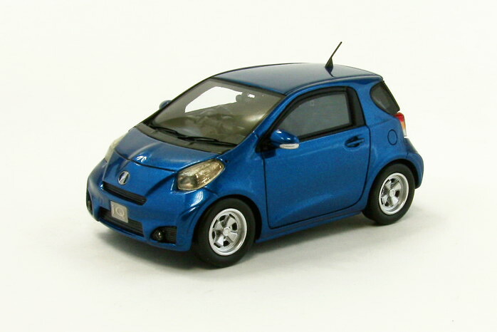 エブロ 1/43 トヨタ iQ &rarr; ブルー EBBRO 1:43 TOYOTA iQ &rarr; BLUE｜Reowide モデルカー カタログ SHOP