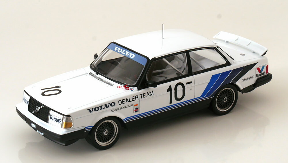 AUTOart Volvo (ボルボ) 240 Turbo 1/18 ミニカー AUTOart 1:18 Scale Volvo 240 Turbo Plain Body Version, White