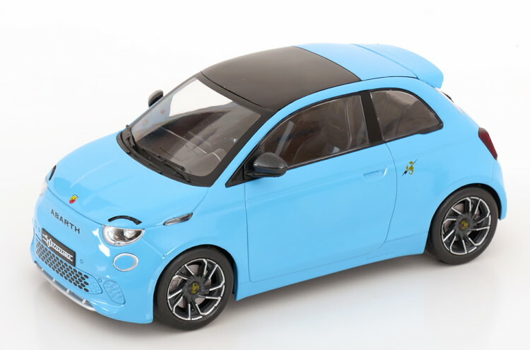 MCG /イクソ 1/18 アバルト 500e 2024 (イエロー) 国内在庫品】IXO 1/18 フィアット アバルト 500e 2024 ブルー
