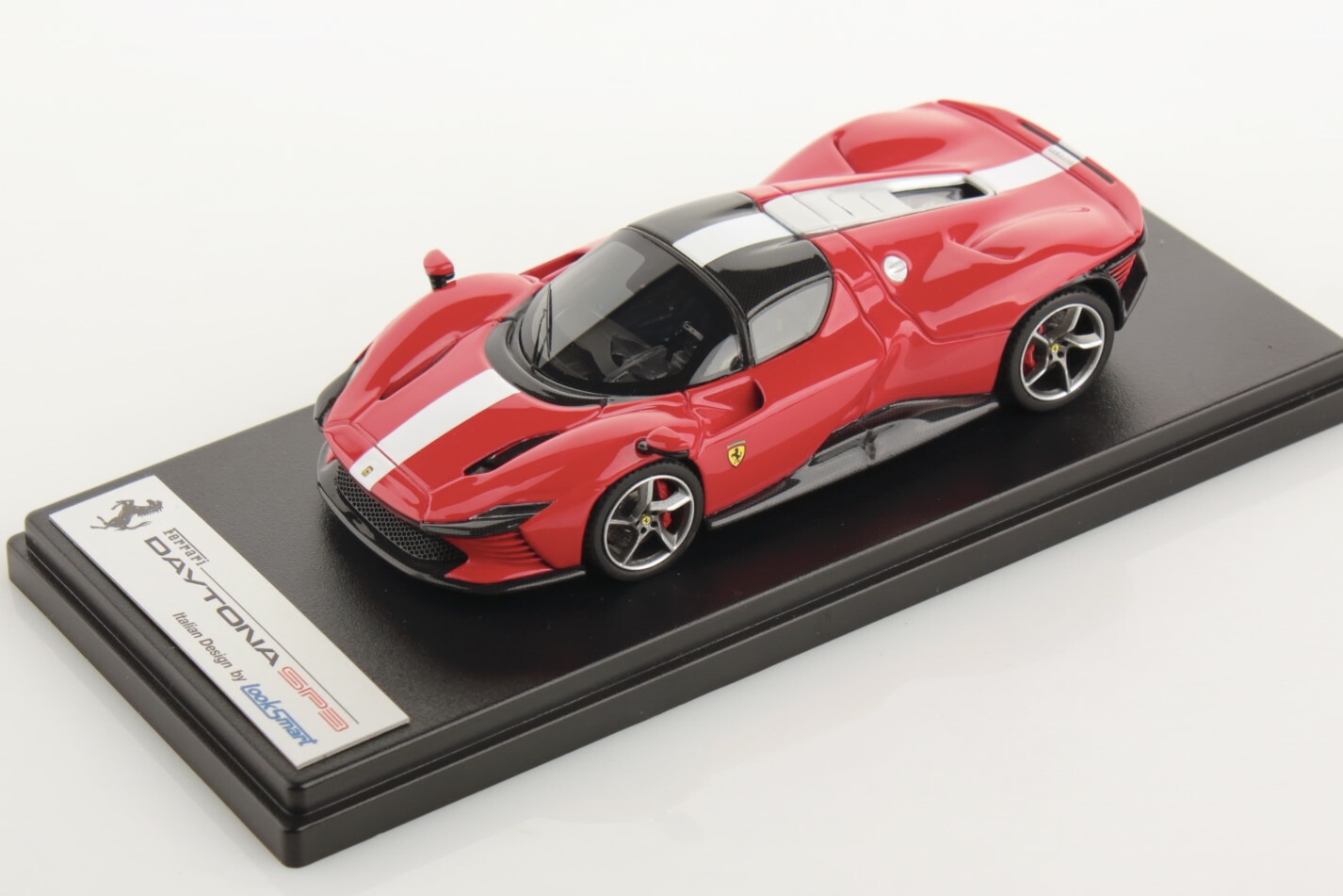 ルックスマート 1/43 フェラーリ デイトナ SP3 差しかためる大屋根  2022 赤いこと/白いこと Looksmart 1:43 Ferrari DAYTONA SP3 CLOSED ROOF 2022 RED WHITE