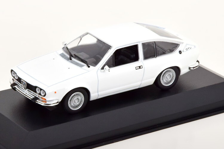ミニチャンプス 1/43 アルファロメオ アルフェッタ GTV 1976 ホワイト マキシチャンプス コレクション Minichamps 1:43 Alfa Romeo Alfetta GTV 1976 white Maxichamps Collection